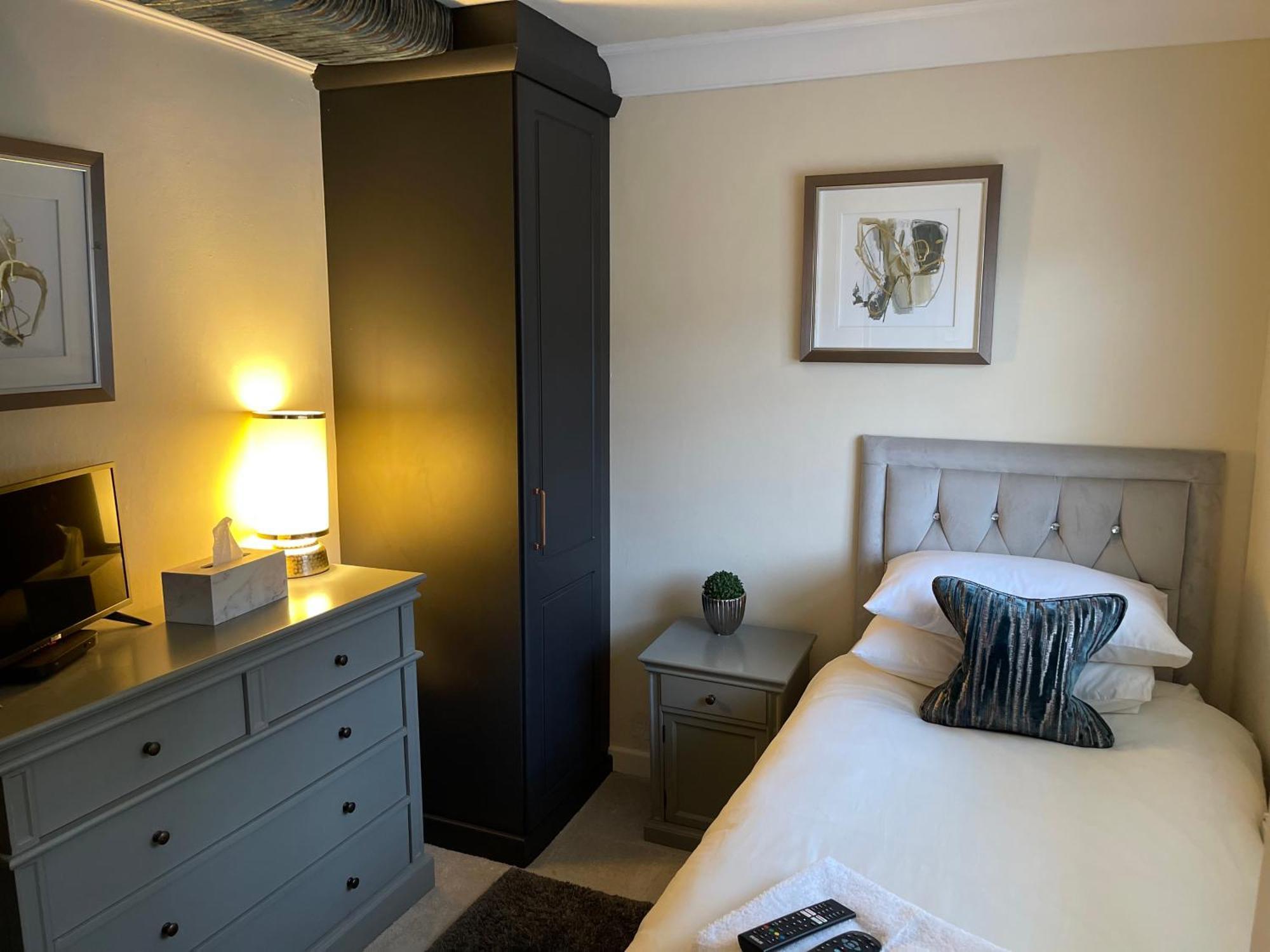 Apartment Cosy - 2 Bedroom - High End Furnishings *