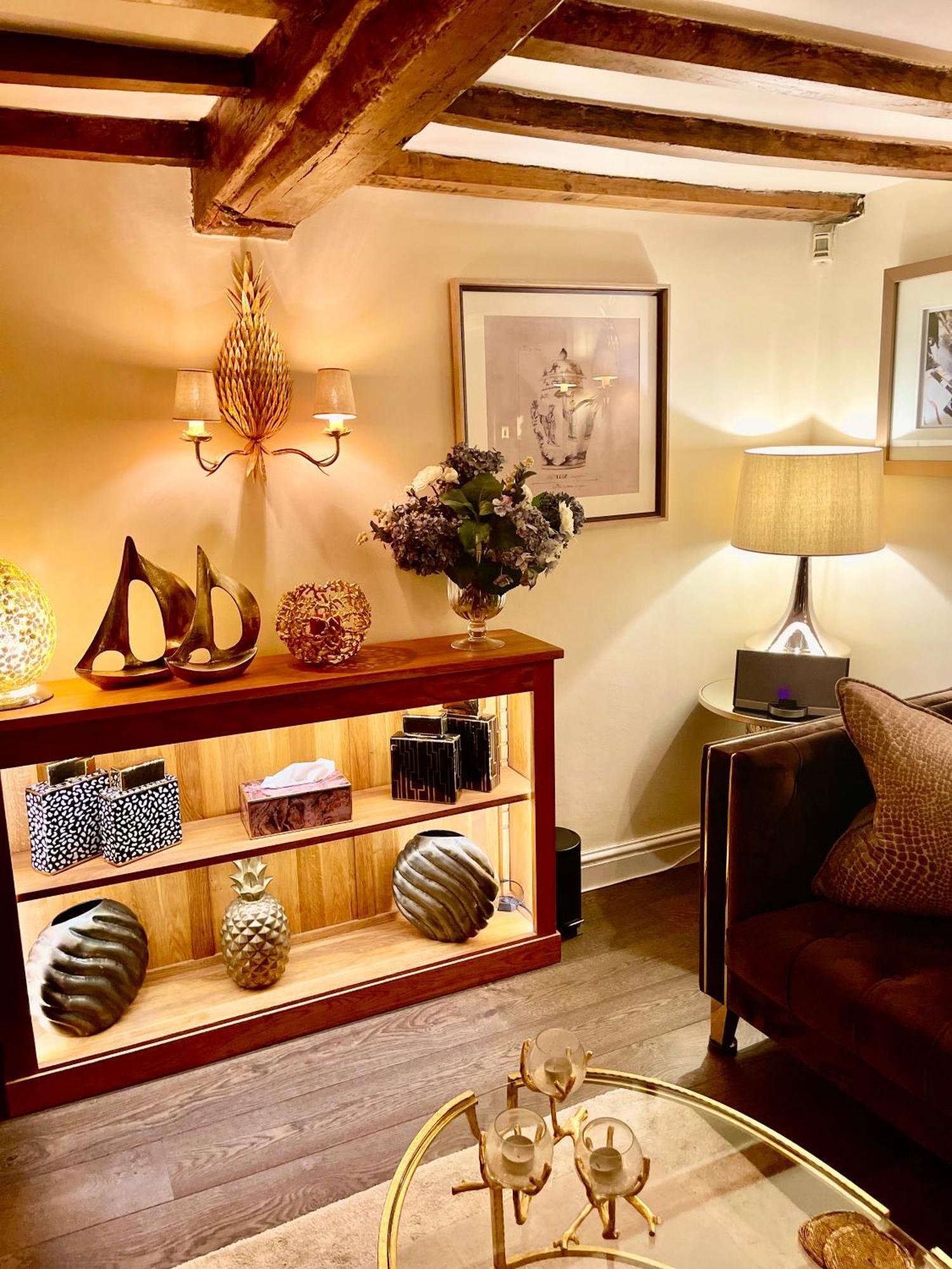 Cosy - 2 Bedroom - High End Furnishings